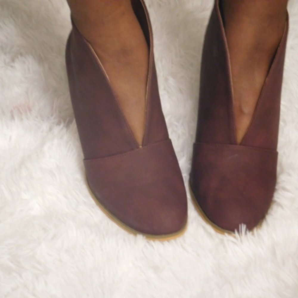 Peekaboo Booties NWOT